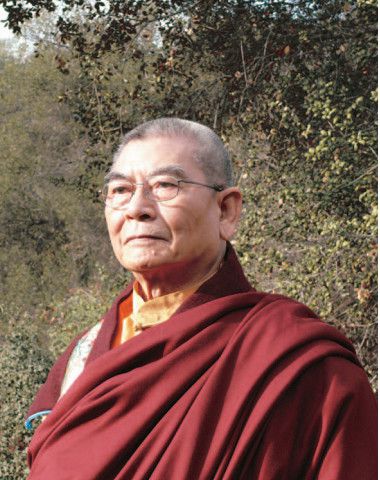 H.H. 祿東贊尊者第四世慈仁嘉措仁波且,是第三世多杰羌佛的弟子。......祿東贊法王公開發願效學第三世多杰羌佛願力,今生只利益眾生,絕不收受任何供養,他說到做到。