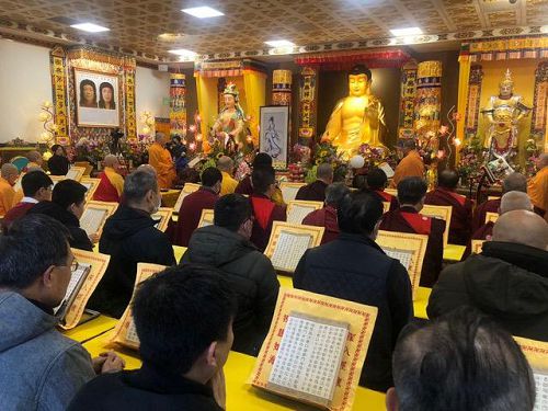 聖蹟寺直屬於世界佛教總部，是一座展顯很多實量佛法聖蹟的正法佛寺，世界佛教教皇南無 第三世多杰羌佛 曾在聖蹟寺大雄寶殿主持了多場實量境顯的勝義大法會......