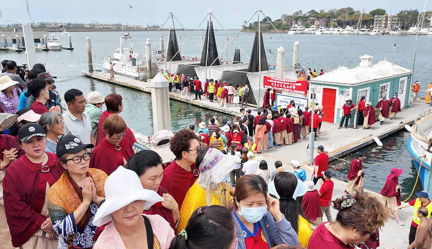 第三世多杰羌佛文化藝術館(H.H. Dorje Chang Buddha III Cultural and Art Museum)的慶賀活動有:恭聞南無 第三世多杰羌佛 未公開的特殊法音,並於6月2日(星期一)上午10時,在加州Marina Del Rey舉行大型放生法會... 第三世多杰羌佛文化藝術館(H.H. Dorje Chang Buddha III Cultural and Art Museum)的慶賀活動有:恭聞南無 第三世多杰羌佛 未公開的特殊法音,並於6月2日(星期一)上午10時,在加州Marina Del Rey舉行大型放生法會...