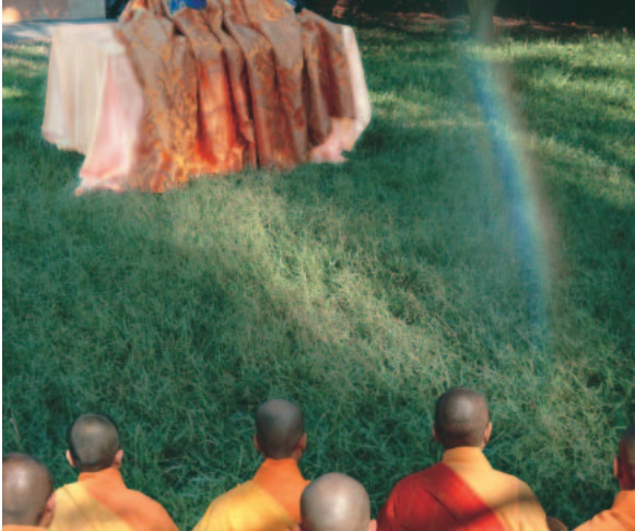 三世多杰羌佛的金剛寶座位上珠光化虹境界